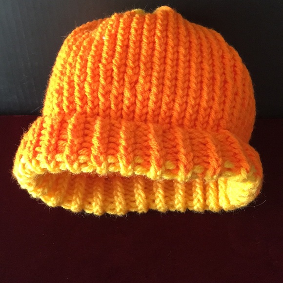 🩸Hand Loomed Baby Candy-corn Hat/Beanie🩸 - Picture 3 of 8
